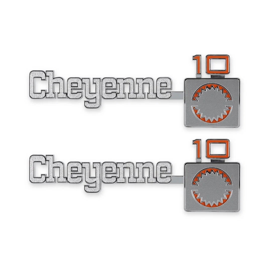 04-539 – HOLLEY Emblem, CHEYENNE 10 Design Fender Silver/ Red Set Of 2 With Mounting Hardware